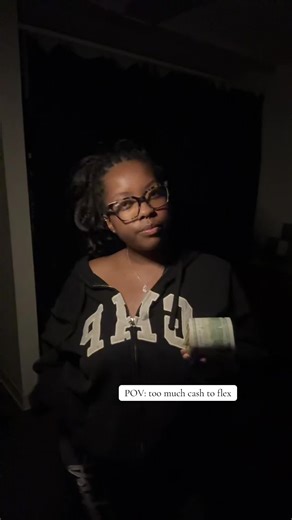 lol she’s a sexy server @lea #wlw #serverlife | cash money