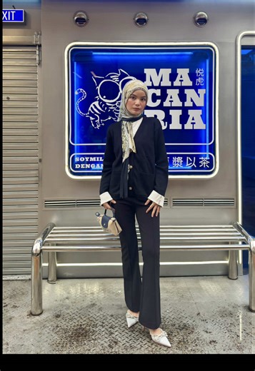 Exploring Monochrome Fashion Trends