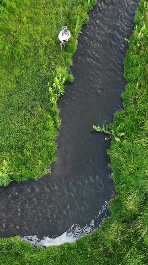 There’s no feeling like that of approaching a run and identifying the perfect holding water. Taking your time on the set up, and then placing the perfect cast. It’s like playing chess with nature. #CheckMate #MakeYourMoveCount 🎥: @michaelparente#SimmsFishing #FishItWell #HopperFishing #Montana #DryFly #Skate #FlyFishing #Fishing | Simms Fishing Products