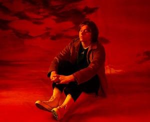 Lewis Capaldi’s “Hold Me While You Wait” Lyrics Meaning - Song Meanings and Facts