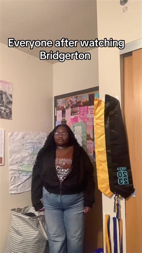 I’ma be walking to class like this lol😂😂 #bridgerton #bridgertontiktok #fyp #trending #dance