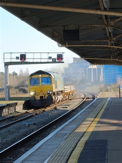 Freightliner 66565 & 66616 passing Taunton with a Network Rail ballast train to Exeter St Davids. @finleys.photography @Georgelikestrains @Jacob @Sam #railway #trains #fyp #steamtrain #greatwesternrailway