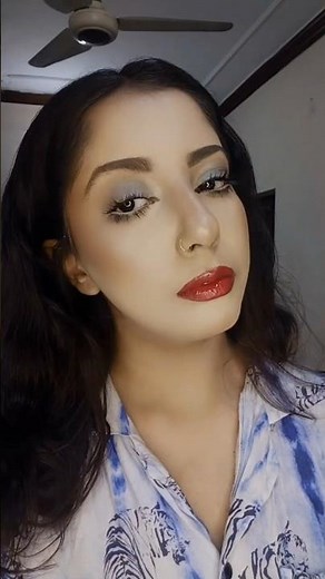 2 minutes easy makeup Tutorial | Clean & Minimal Eye Makeup Look | Blue Eyeshadow