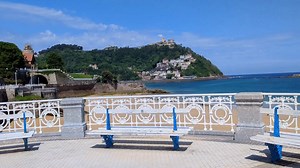 14K views · 772 reactions | ¡Vaya día en #Donostia #SanSebastián! Si llegamos a elegir la mañana no nos sale mejor. Cielo azul y sol brillando que han llenado las terrazas y los paseos. | Turismo Donostia - San Sebastian | Facebook