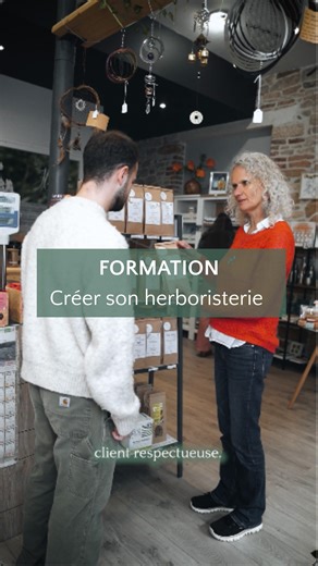 🌿 Nouveauté : Formation créer son herboristerie 🌿 Vous rêvez d’ouvrir votre herboristerie ? Nous vous accompagnons pas à pas pour créer une boutique vivante, pérenne, aux valeurs éthiques et responsables ! Cette formation alterne des cours en visio, animés en direct avec des professionnelles de l’herboristerie, et des modules d’apprentissage interactifs. Une pédagogie innovante pour vous permettre de concrétiser votre projet. Tous les aspects seront abordés : choix du lieu, gestion du stock, c