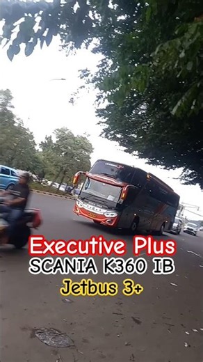 Bus Rosalia Indah berangkat menuju BLITAR