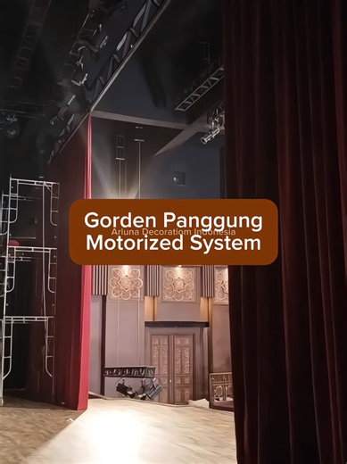 GORDEN PANGGUNG MOTORIZED SYSTEM Salah satu project terbaik Arluna Decoration Indonesia Kami adalah perusahaan pertama & satu-satunya di Indonesia yang fokus khusus di auditorium gedung sekaligus pusat gorden panggung terbesar di Indonesia. Melayani: Gorden panggung otomatis & manual, gorden anti api (custom), kursi tribun, karpet, peredam suara, lighting panggung & kebutuhan auditorium lainnya. 📍 Melayani seluruh Indonesia – Sabang sampai Merauke 📲 Konsultasi & Order: 0838-2725-5479 (WA) 🌐 w
