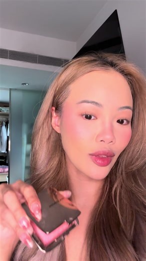 Obsessed with Hourglass Ambient Lighting Blush | Beauty Review