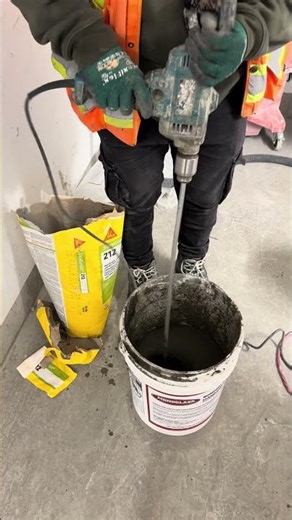 Watch how I fix this concrete step 👀 #finisher #concrete #carpenter #construction