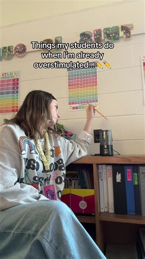 Literally my biggest pet peeve is the flipping pencil sharpener sound 24/7😭😭😭✏️✏️✏️ #teachertok #teachersoftiktok #pencilsharpener