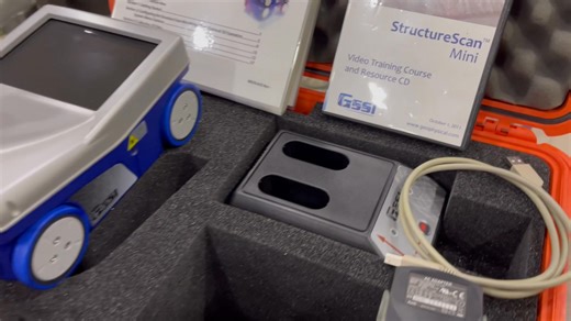 💥💥💥 CẦN BÁN LẠI trọn bộ thiết bị RADAR-GPR chuyên để khảo sát, kiểm tra kết cấu bê tông cốt thép🔺StructureScan Mini HR🔺Hãng sản xuất - GSSI (MỸ). 🎯 PHẠM VI ỨNG DỤNG nổi bật của thiết bị này: 🔷 Khảo sát tấm sàn, dầm, tường, trần bê tông: tìm thép, sợi cáp căng trước, ống kỹ thuật, khoang đáy/vỏ bê tông. 🔷 Kiểm tra kết cấu dân dụng, công nghiệp: cầu, tầng hầm, gara, ban công, nhà xưởng. 🔷 Trước khi khoan/tận dụng mặt sàn để tránh cắt trúng thép hoặc sợi/ bó cáp căng trước. 🔷 Lập bản đồ h