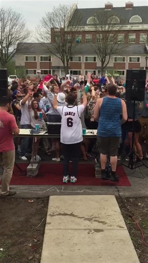 Throwback to 2016: Spinning Avicii's Levels