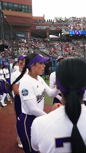 Washington Softball Player Huddle Experience