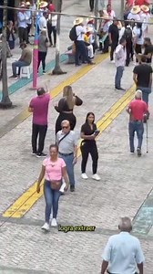 ESTE VIDEO FUE (ACTUADO Y VIRALIZADO EN REDES SOCIALES) CON EL FIN DE SENSIBILIZAR A LAS PERSONAS CON EL FIN DE EVITAR HURTOS #Nación A través de TikTok se viralizó rápidamente una supuesta denuncia que mostraba la nueva modalidad de robo que se ingeniaron dos mujeres a través del uso de un datáfono. "Urgente Ibagué, Colombia, ¿conocías a las mujeres Datáfono ? Ojo con esta modalidad de Robo", señala un usuario de 'X' que por allí compartió los videos. Las imágenes muestran a dos mujeres muy bie