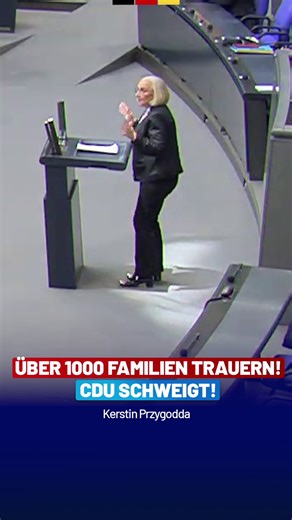 „Es sind Ihre Toten. An Ihren Händen klebt Blut – das Blut der #Frauen, die wegen Ihrer tödlichen Toleranz nicht mehr leben. Die digitale Gewalt ist die reale #Gewalt, behaupten Sie. Ich als Opfer realer Gewalt spreche Ihnen dafür meine tiefe Verachtung aus. Reale Eltern weinen um ihre toten Kinder. Ich frage Sie: Ist einer von Ihnen jemals auf die Straße gegangen, als die Eltern von Edscher, Liana, Anne-Marie und Mia weinten?“#Migranten-Gewalt an Schulen explodiert! @KerstinMdB entlarvt CDU-Lüg