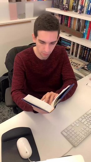 Despedida por leer en la oficina: una rutina sorprendente