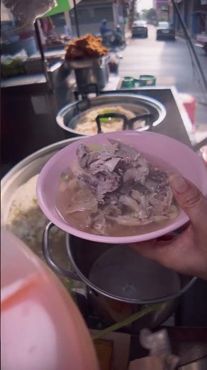ข้าวมันไก่แถวบ้าน อร่อยทุกร้าน กินวน ๆ กันไป วันนี้ สั่งข้าวมันไก่ผสม ต้ม + ย่าง