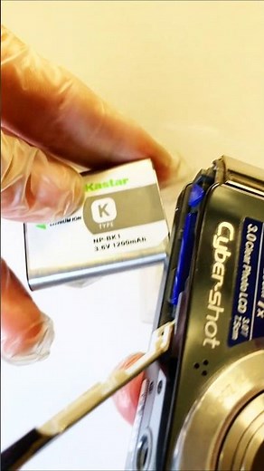 Sony Cybershot How to install the battery #shorts