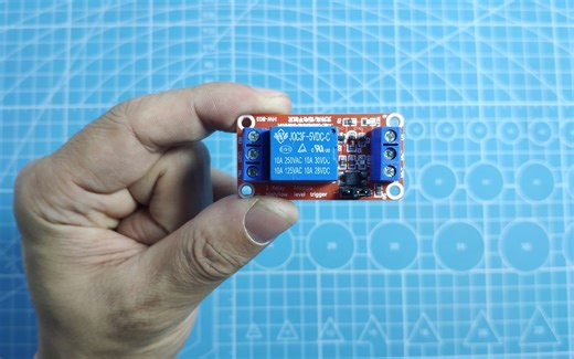 使用继电器，低压控制高压，做一个无线智能开关