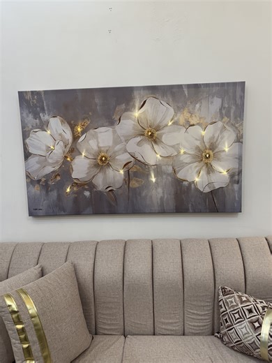 Light Zone on Instagram‎: "🎉 عرض خاص لفترة محدودة! 🎉 مع كل طلبية من لوحاتنا، بنهديك قطعة فنية مميزة مجانًا! خصائص اللوحة: • مطبوعة على قماش تركي طبيعي 100%، مقاوم للماء وتغيّر اللون • مشدودة على إطار خشبي ( مقاوم للرطوبة ) مخفي بسماكة 3.5 سم • مزوّدة بإضاءة داخلية تعمل على البطارية، مع كبسة تشغيل من الخلف • إمكانية إضافة USB أو فيش كهرباء كخيار بديل للبطارية • نوفر إمكانية إضافة برواز (Frame) للوحة، مع توفر مجموعة متنوعة من الألوان بإمكانكم طلب اللوحة الآن من خلال موقعنا الإلكتروني: https://li