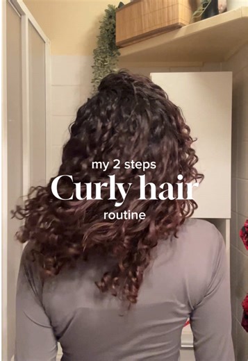 Routine simple et rapide pour mes curly hair 🫶🏼 Produits utilisés : Crème de soin @Shaeri.paris Gelée bouclante @Fenty Hair Soin pousse cheveux @Aromazone_officiel #curlyhairroutine #curlyhair #curlyhairstyles #curlyhairtutorial #curly