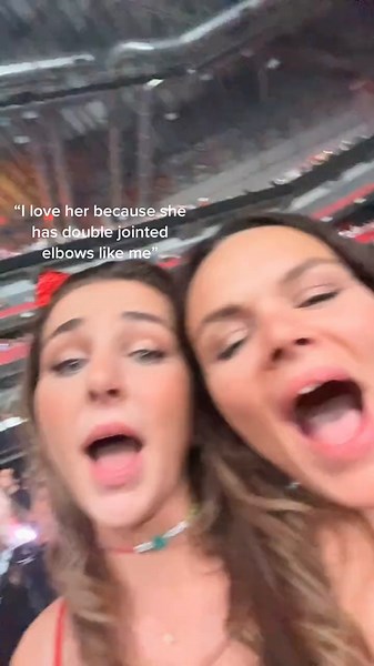 Taylor Swift Shows Off Her Double Jointed Elbows at the Era Tour in Atlanta
