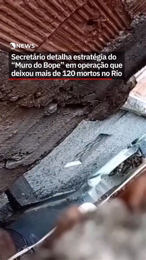 O secretário da Polícia Militar do Rio de Janeiro, Marcelo de Menezes, detalhou em entrevista coletiva a estratégia utilizada pelas forças de segurança na megaoperação que deixou mais de 120 mortos na terça-feira (29) — a mais letal da história do estado. Segundo Menezes, as forças policiais montaram o que chamaram de “Muro do Bope”, uma tática em que os agentes entraram pela área da Serra da Misericórdia para cercar os criminosos e empurrá-los em direção à mata, onde equipes do Batalhão de Oper
