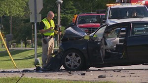 1 dead, 3 hospitalized after 3-vehicle crash in Warren County