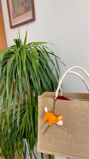 I simply couldn't resist sharing this exquisite pendant with you. You can also make it yourself.