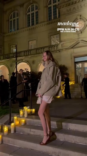 Jessica Clark au défilé @Victoria Beckham lors de la #fashionweek de Paris ✨ #parisfashionweek #fashiontiktok #fyp #victoriabeckham