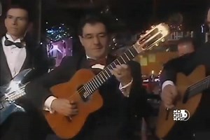 ( LA CAMA VACIA ) OSCAR AGUDELO, nacido en Herveo Tolima, tiene 88 años, mas de 65 dedicado a la música. Todo un pionero en los géneros del tango, guasca, y bolero en nuestro pais. | La Viejoteca Crossover Musical