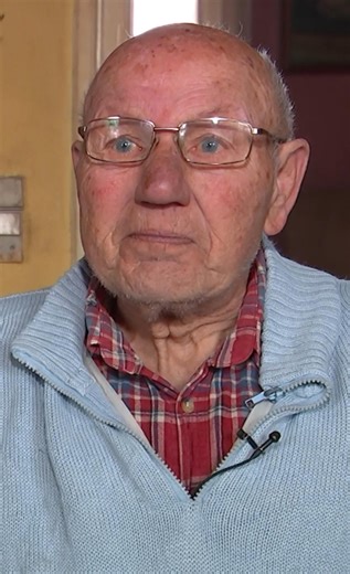 Fredes kærlighedshistorie fik tragisk slutning – så blev han ramt af lovestorm ❤️‍🩹 I TV2 dokumentaren ’Fræk fyr til Frede’ møder vi 80-årige Frede Rasmussen, der har boet alene i sit hus i Majbølle på Lolland i 25 år. Han havde aldrig oplevet den ægte kærlighed, men besluttede sig for at forsøge, inden det var for sent. Kærligheden fandt han i Lars, men kort før dokumentarens premiere, blev Lars ramt af en hjerneblødning. Få dage senere gik han bort. ❤️‍🩹 | TV2 ØST