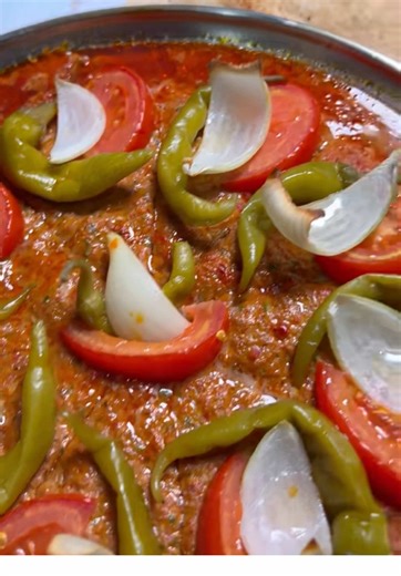 TEPSI KEBABI 🇹🇷🔥 | The OG Tray Kebab From Hatay If you’ve ever wondered where tepsi kebabı comes from, here’s the story behind one of Turkey’s most underrated dishes. Tepsi Kebabı — literally “tray kebab” — is a traditional dish from Antakya in Hatay, a region known for its blend of Turkish and Levantine flavours. It’s made by mixing minced lamb or beef with garlic, herbs and spices, then pressing it into a tray and baking it until the edges go crispy. What makes it special isn’t just the fla