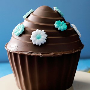 134K views · 9.9K reactions | For a smashing good time that won't get frosting everywhere, try this chocolate bash cake filled with chocolate-covered mini cupcakes. | Sugar Fix | Facebook