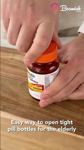 Easy way to open tight pill bottles for the elderly 👵👴 #pillbottle #easyopen #elderlycare