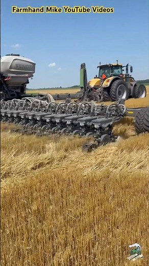 Challenger 1042 tractor pulling a Fendt Momentum 36 planter