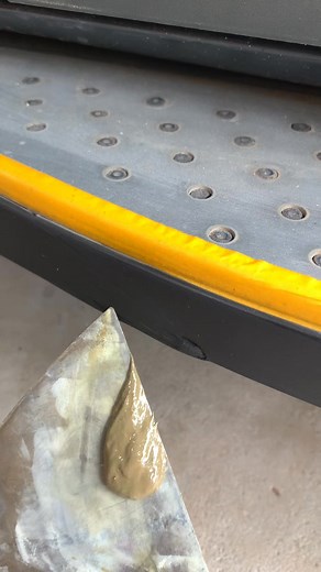 4.3K views · 18 reactions | Use spot paint repair putty. ใช้สีโป๊วซ่อมสีเฉพาะจุด #ช่างก๊อตเคาะพ่นสี #อู่ทําสีรถยนต์ #ทําสีรถยนต์ | ช่างก๊อตเคาะพ่นสี | Facebook