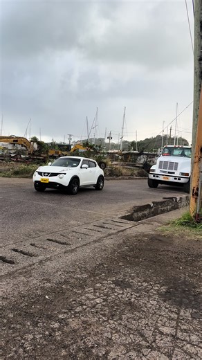 Old old school Mack dump truck#grenadatiktokers🇬🇩🇬🇩🇬🇩 #truckinglifestyle🚛💪🏻 #grenadatikok🇬🇩🇬🇩🇬🇩 #viral #foryoupage