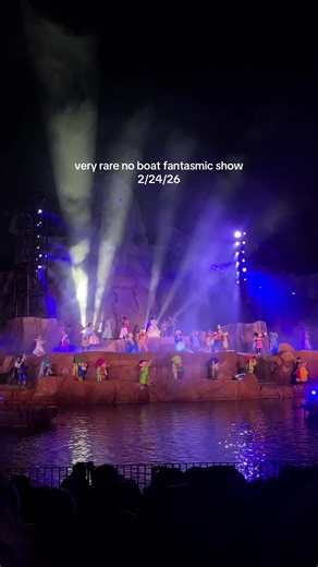 it’s been such a dream of mine to see this alternate staging of fantasmic. it was incredible to watch. i’m always so in awe of the cast members that make this show run. #disneyworld #fantasmic #disneytiktok #disneyparks #hollywoodstudios