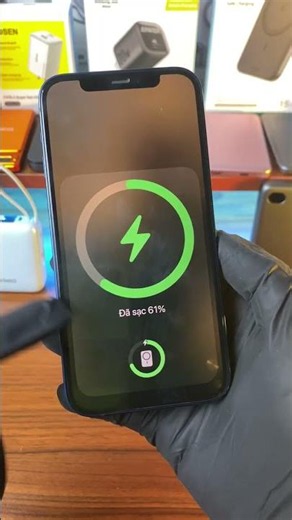 Pin sạc không dây 5000mAh nhỏ xíu mà hít chặt iPhone, tiện không tưởng!