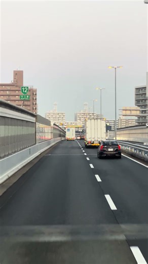 大型トラックを煽ってるのて大概ドキュンやなあ💦#トラック #automobile