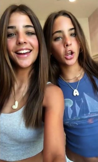 thursday vibes ✌🏻 - TikTok | Clements Twins #clementstwins #ootd #viral #fypシ #fy #thursday #twins