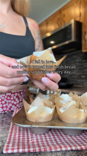 Some people write love letters. I bake them🧡 These pumpkin spice muffins are the perfect fall treat! Comment “MUFFIN” for the full printable recipe sent to your DMs or find it below! Ingredients: 1 ¾ cups all-purpose flour 1 tsp baking powder ½ tsp baking soda ½ tsp salt 1 ½ tsp cinnamon ½ tsp ground ginger ¼ tsp nutmeg 1 cup pumpkin purée (not pumpkin pie filling) ½ cup sour cream (or Greek yogurt) ½ cup brown sugar, packed ¼ cup white sugar 2 eggs ¼ cup oil or melted butter 2 tbsp milk 1 tsp 