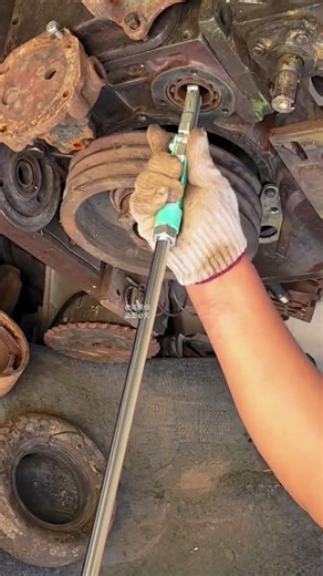 Torque wrench to work on a large pulley and engine components #hardwaretools #shortsfeed