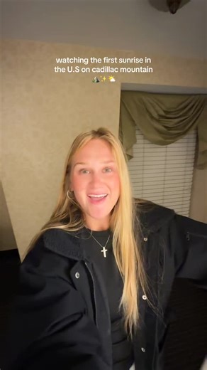 sunrise on cadillac mountain ☀️⛰️ what a beautiful unreal sight!! acadia has the most insane views i love it :) #acadia #acadianationalpark #sunrise #mountains #mountainview #cadillacmountain #cadillcmountainsunrise #cadillacmountainsunrise #cadillacmountainsummit | Caiti Mackenzie