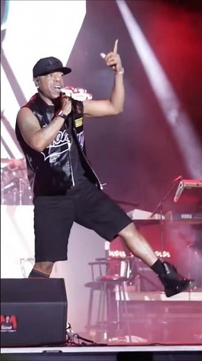Sisqo sing the Thong Song