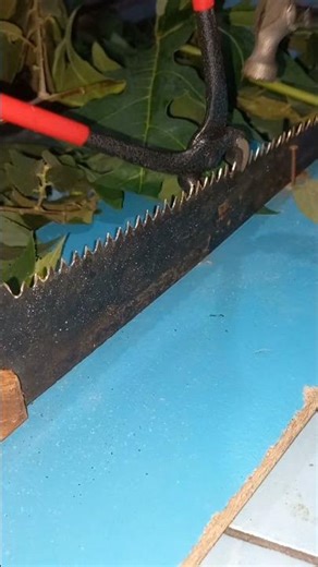 Quickest Way to Sharpen a Stuck Wood Saw!