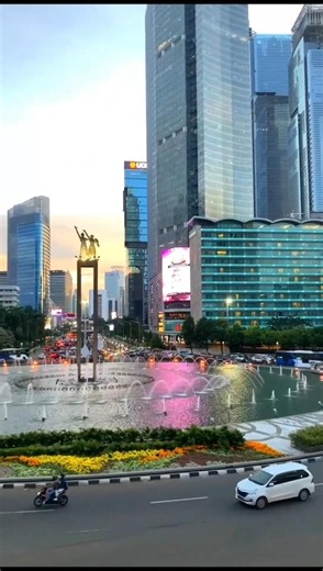 Jakarta's Iconic Selamat Datang Monument 🇮🇩 | Bundaran HI Drone View | Indonesia Travel 2026!#shorts