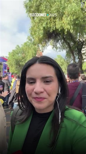 🗳️ #EleccionesEnTVN | Directamente desde el comando de José Antonio Kast, Valentina Reyes nos cuenta detalles de lo que será el escenario donde se presentará el candidato tras los resultados de esta segunda vuelta presidencial. 📱 dos los detalles de estas elecciones en 24horas.cl