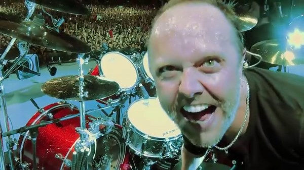 30K views · 627 reactions | Enter Sandman es una canción de la banda estadounidense de heavy metal Metallica, además del sencillo principal y la canción que abre el quinto álbum de estudio de la banda, Metallica (mejor conocido como The Black Album). Fue compuesta por Kirk Hammett, James Hetfield y Lars Ulrich y producida por Bob Rock. La letra fue escrita por Hetfield, cantante y guitarrista rítmico de la formación. | Videos Musicales Solo En Hd | Facebook